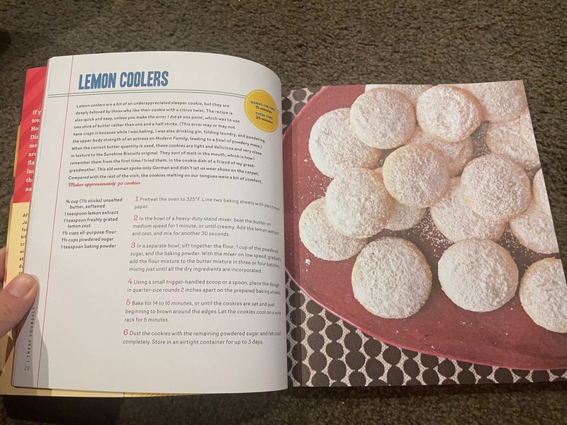 Treat Yourself: 70 Classic Snacks You Loved as a Kid - Jennifer Steinhauer