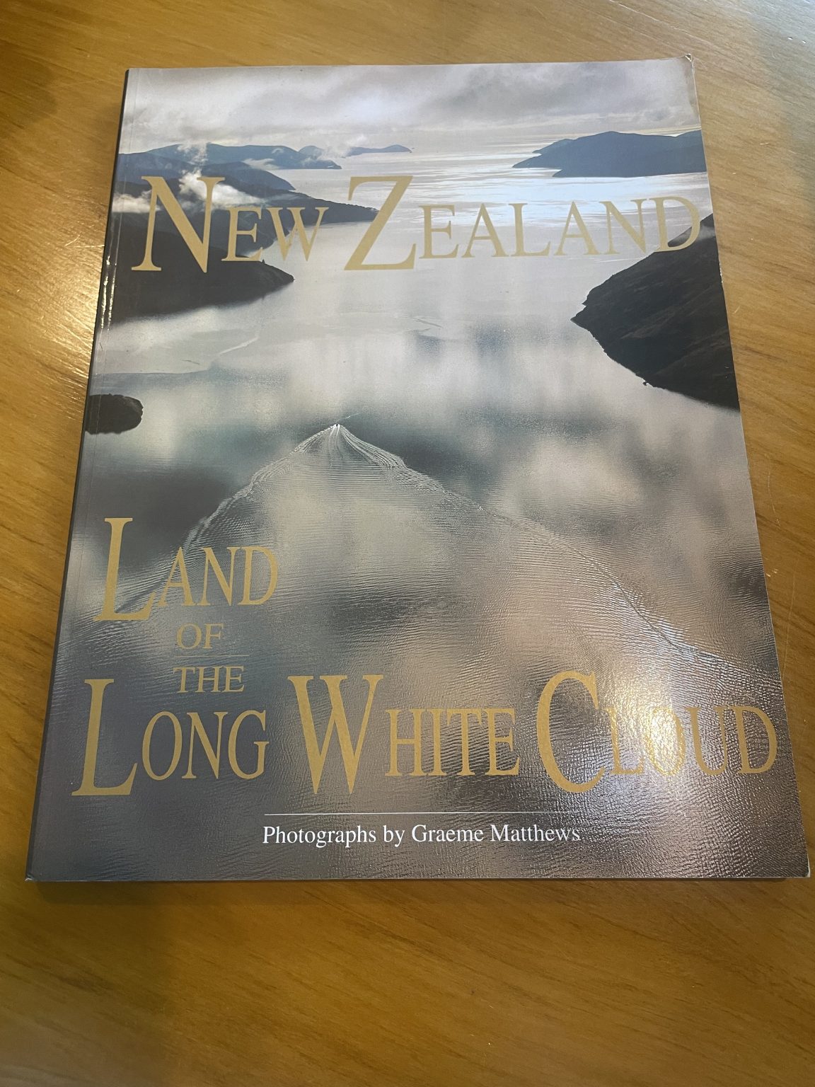 New Zealand: Land of the Long White Cloud - Graeme Matthews