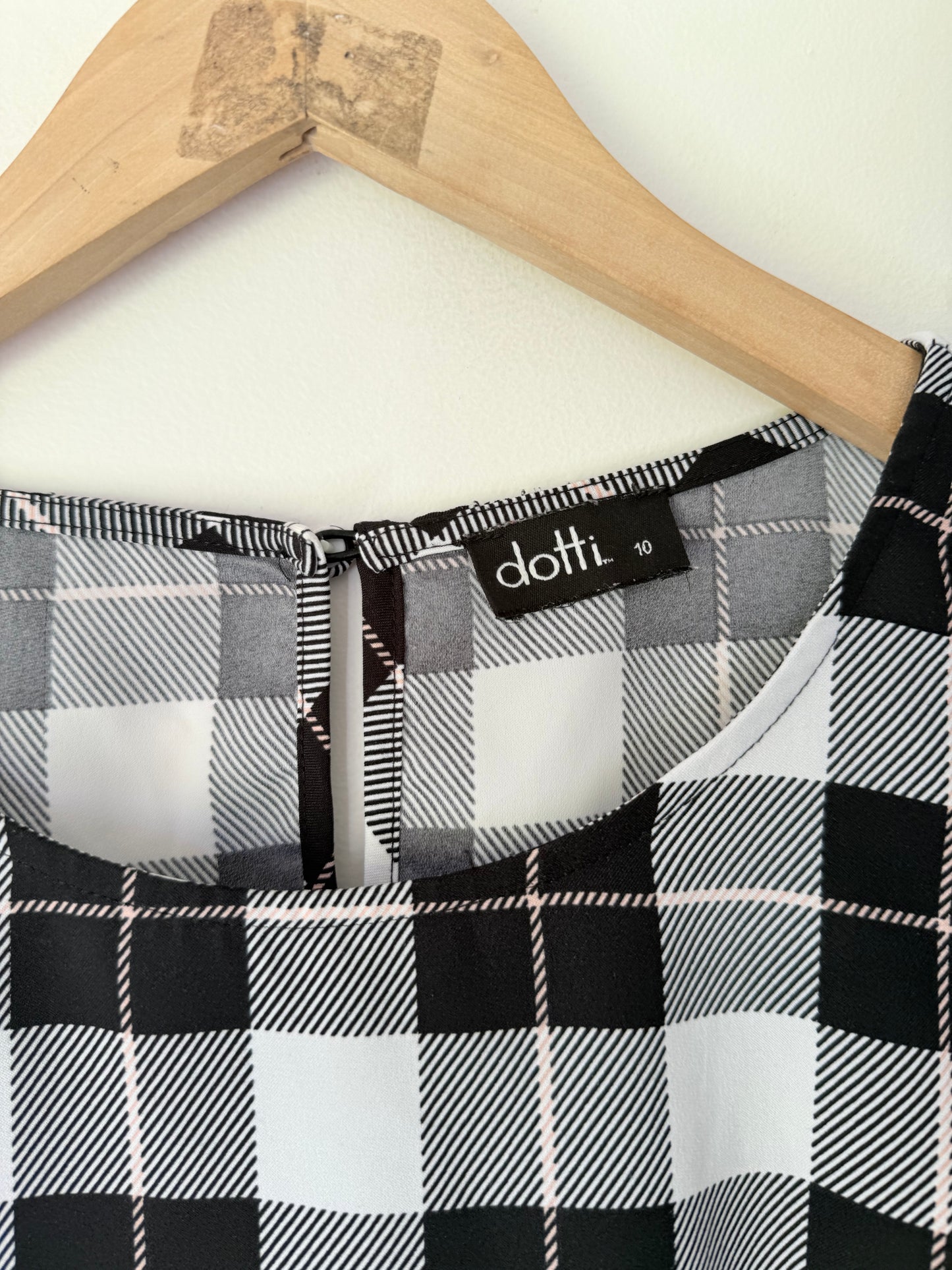 Dotti Size 10 Black & White Plaid Top