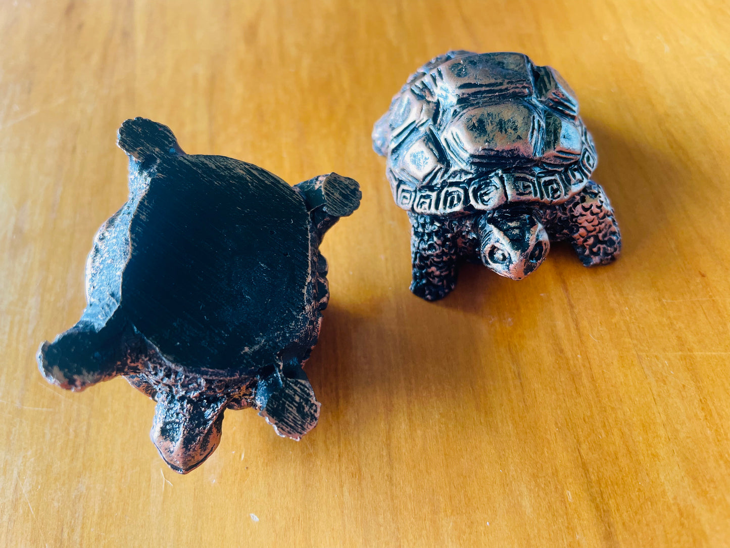 2x Minature Turtle Figurines