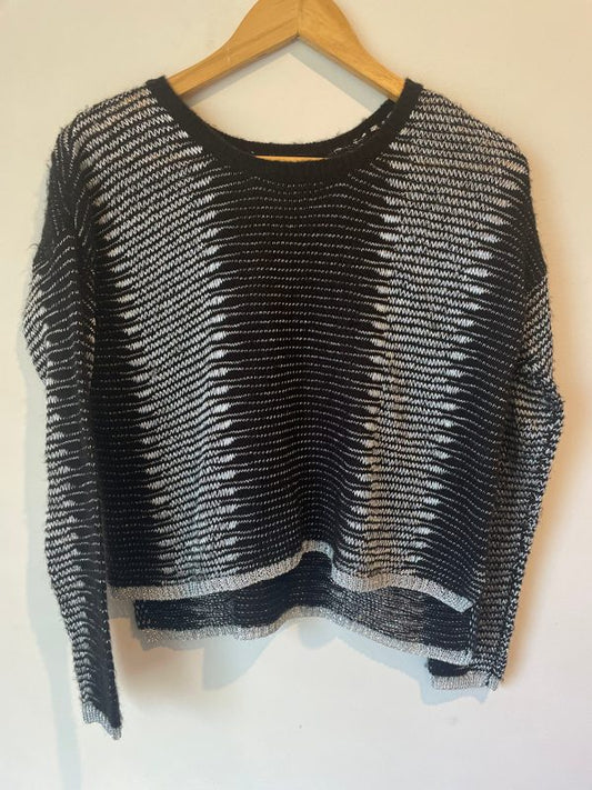 Oneoneseven XS Metallic Hip length knit top