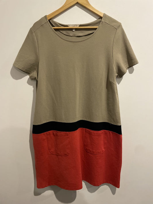 Capture Size 20 Dress