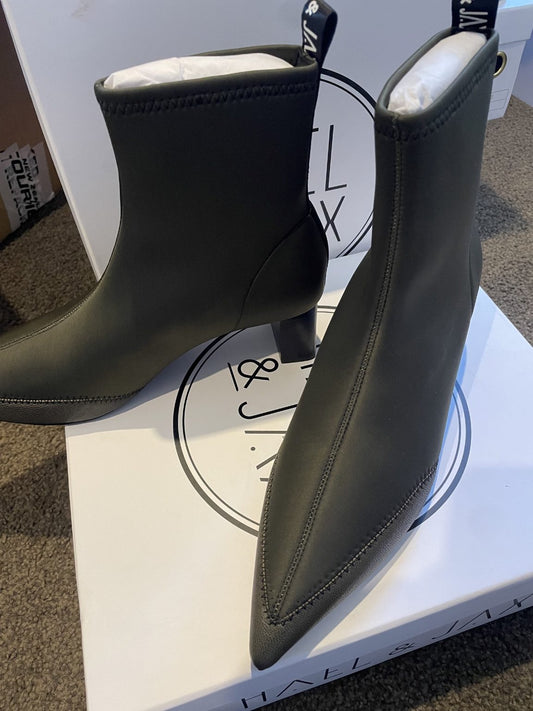 Hael & Jax Size 40 Khaki Status Leather Boots