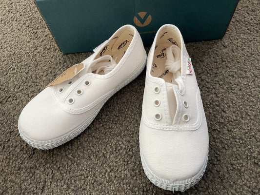 Brand New Quality Victoria Organic Cotton Sneakers - Size 9.5 Infant