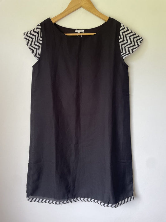 The Closet Label Size M (10) Mini Dress