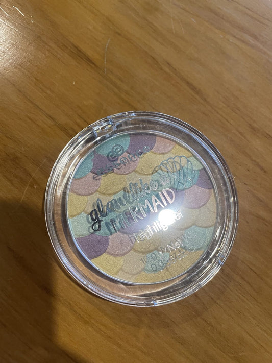 Essence Glow Like a Mermaid Highlighter