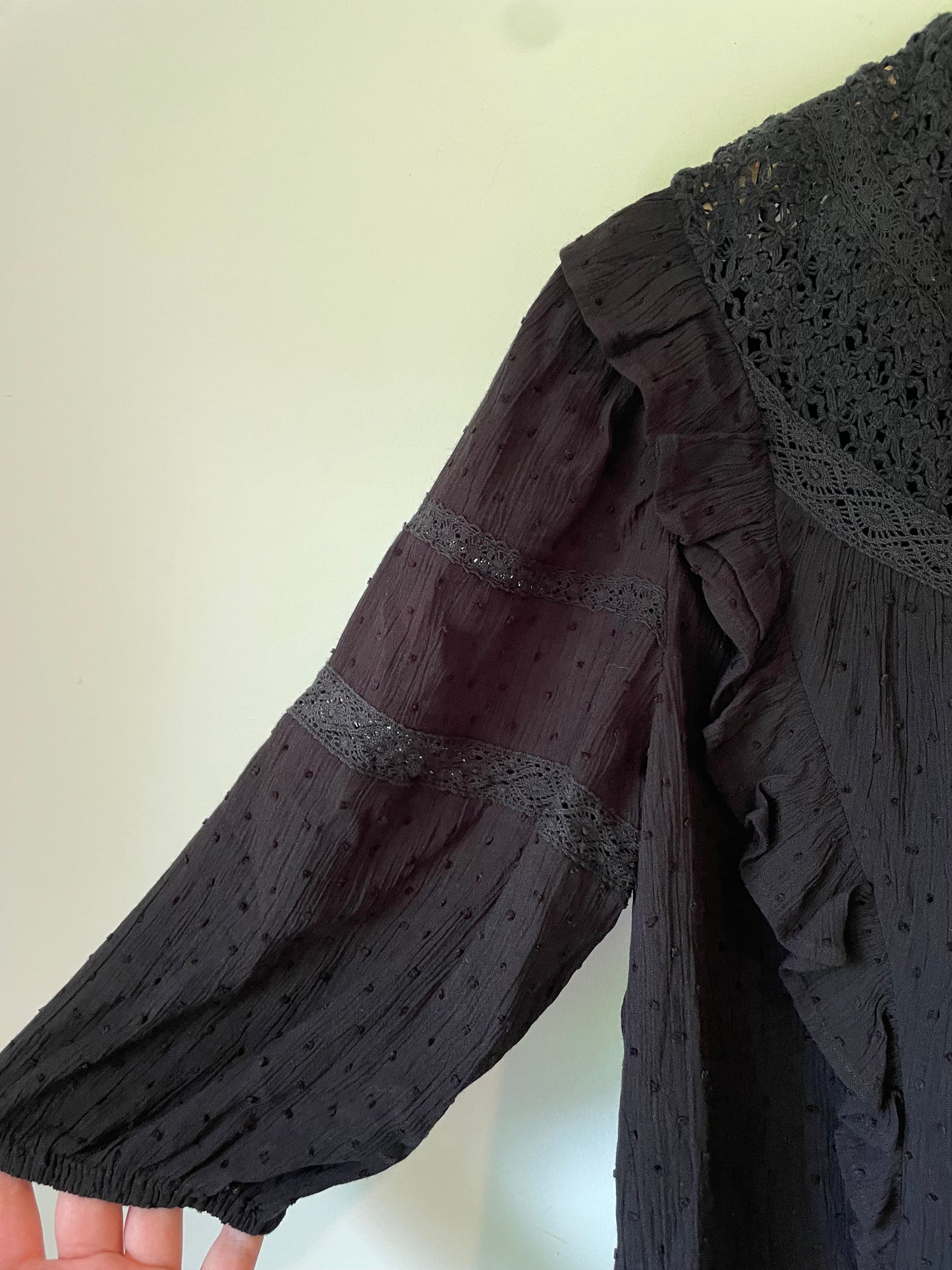 *B. New Cut Label Branded Clothing Clearance* SONDER STUDIO Size 10 Viscose Top with Cotton Lace