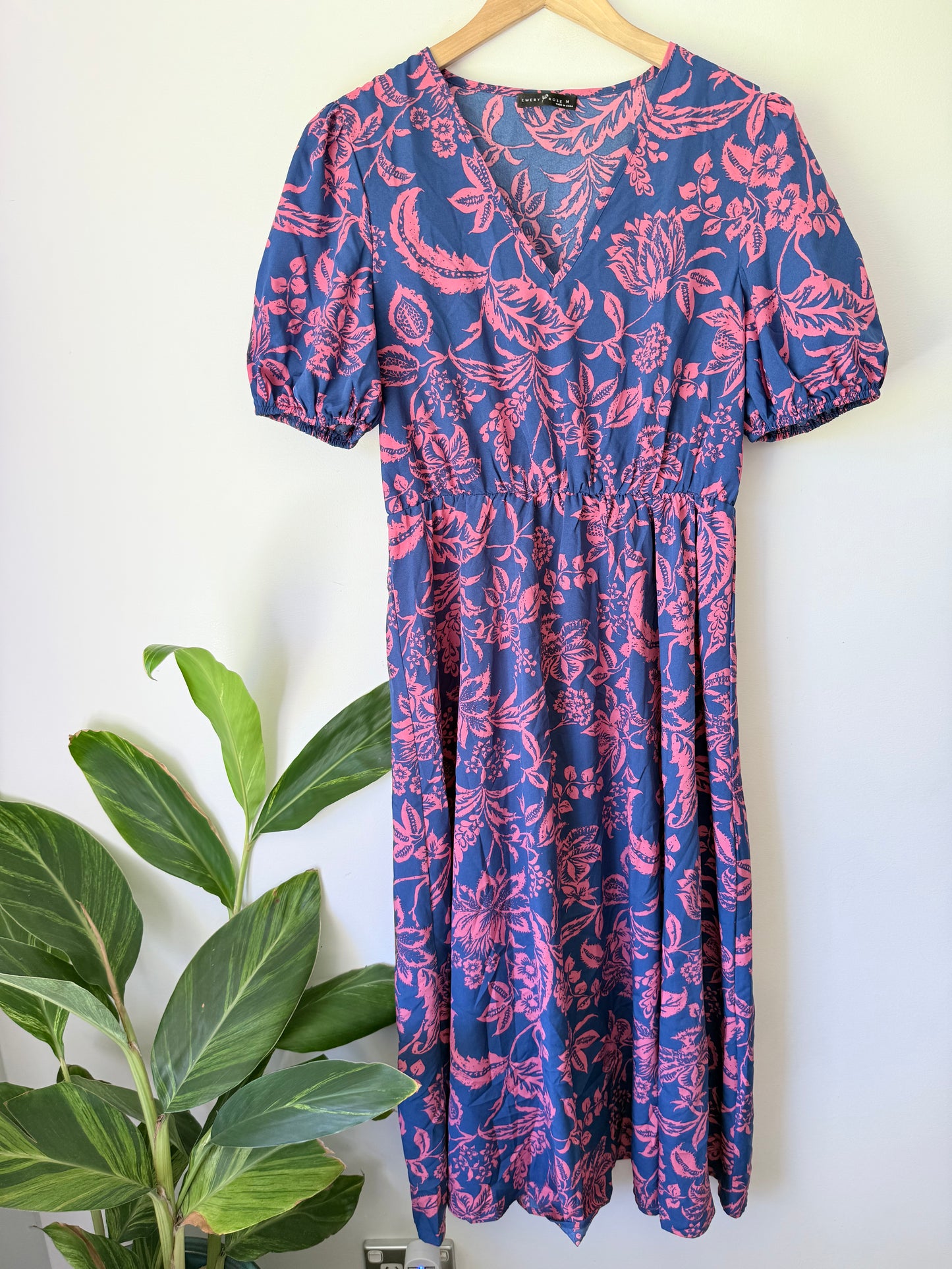 Emery Rose Size M Blue & Pink Floral V-Neck Dress
