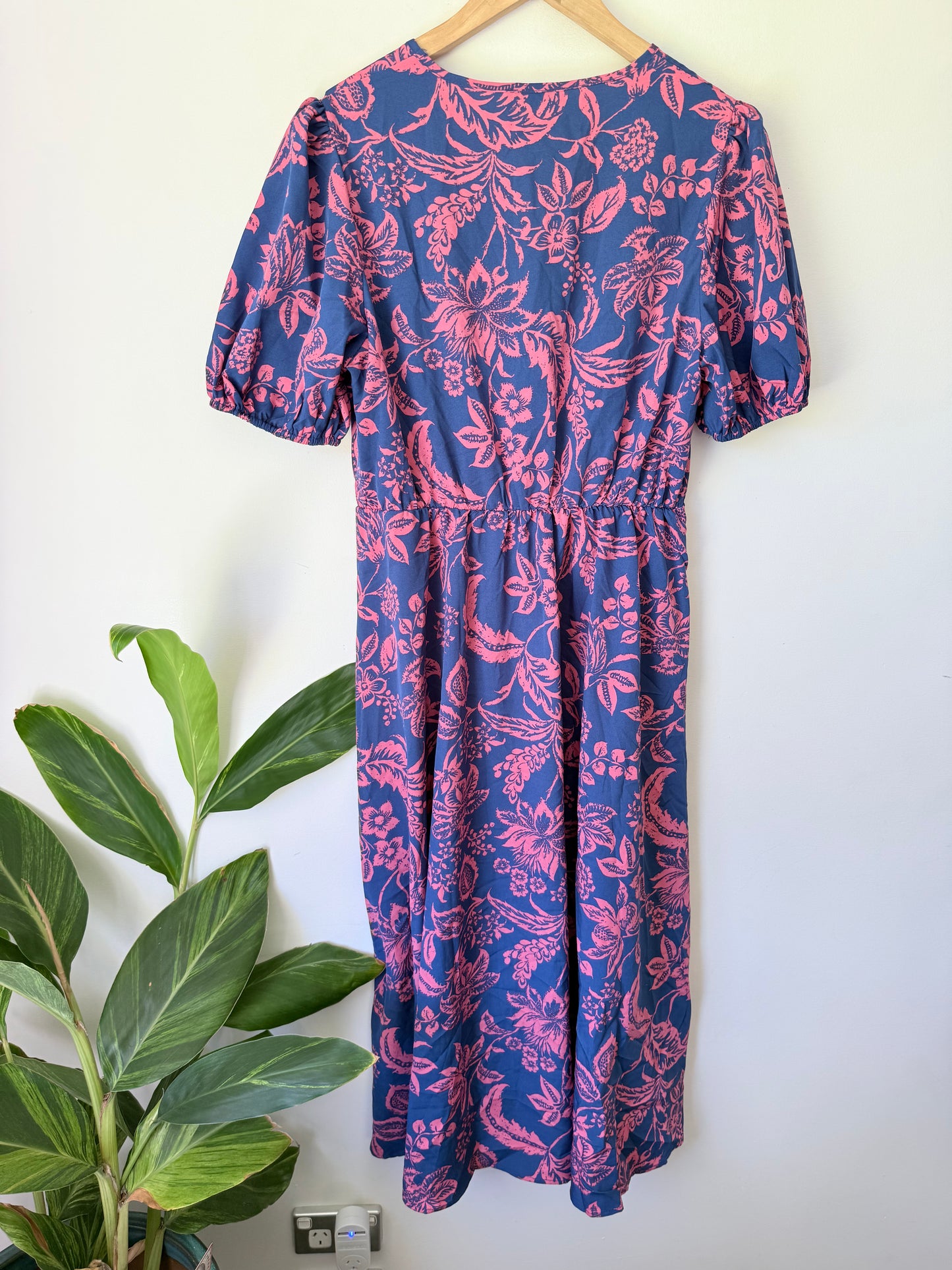 Emery Rose Size M Blue & Pink Floral V-Neck Dress