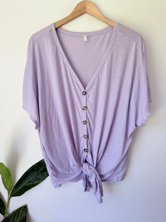 Avella Size 20 Lilac Button Front Tie Knot Top