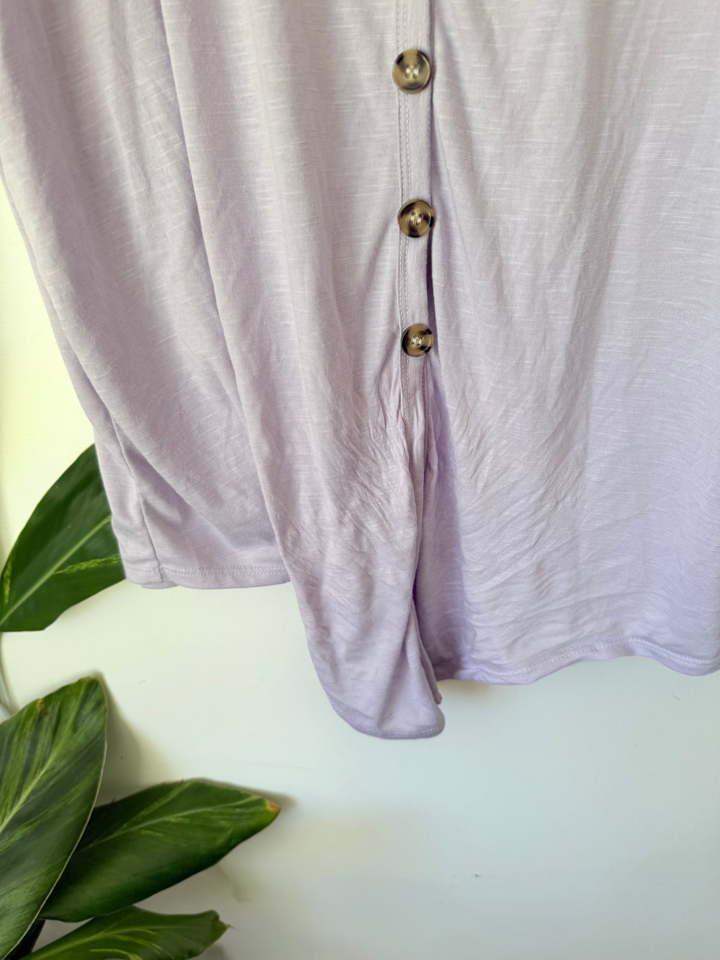 Avella Size 20 Lilac Button Front Tie Knot Top