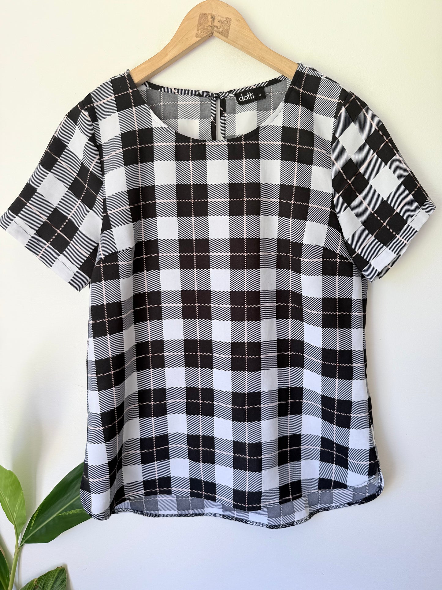 Dotti Size 10 Black & White Plaid Top