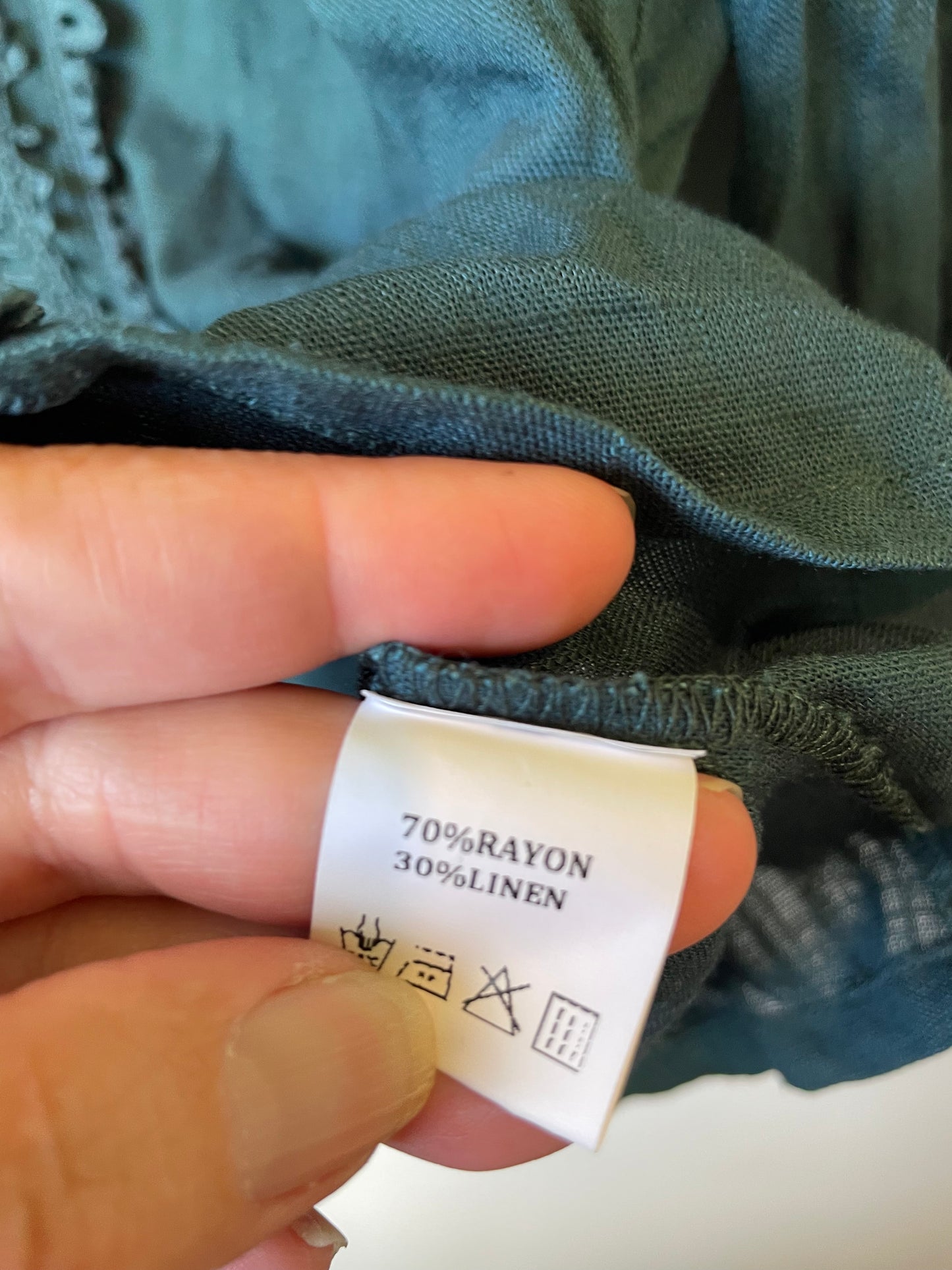 *B. New Cut Label Branded Clothing Clearance* BRAND UNKNOWN Size  S Rayon / Linen Blouse