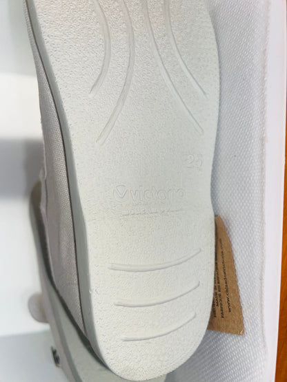 Victoria Flats for Kids Size 25