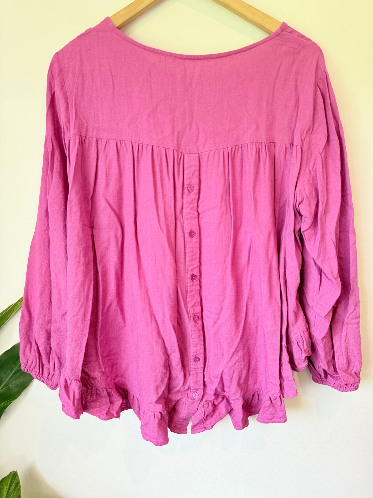 Cut Label Size 12-14 fit Rayon/Linen Blend Ruffle Hem Long Sleeve Top