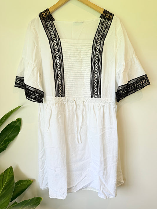 Et Alia Size 12 Fit White Lace Trim Dress