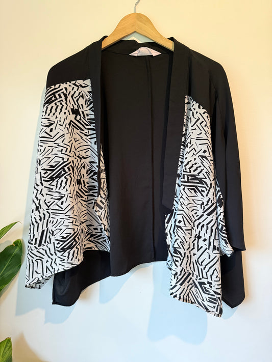 Virtuelle Size S-M Batwing Abstract Print Open Cardigan