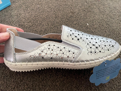 Just Bee Comfort - Catah - Silver Floral Slip-On Loafers - Size 38