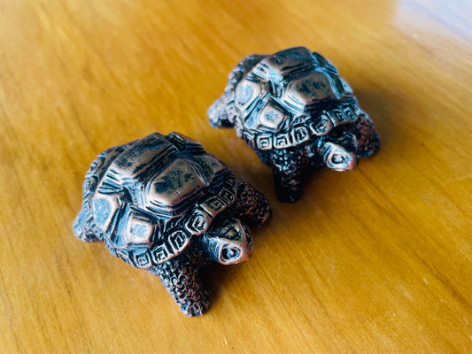 2x Minature Turtle Figurines